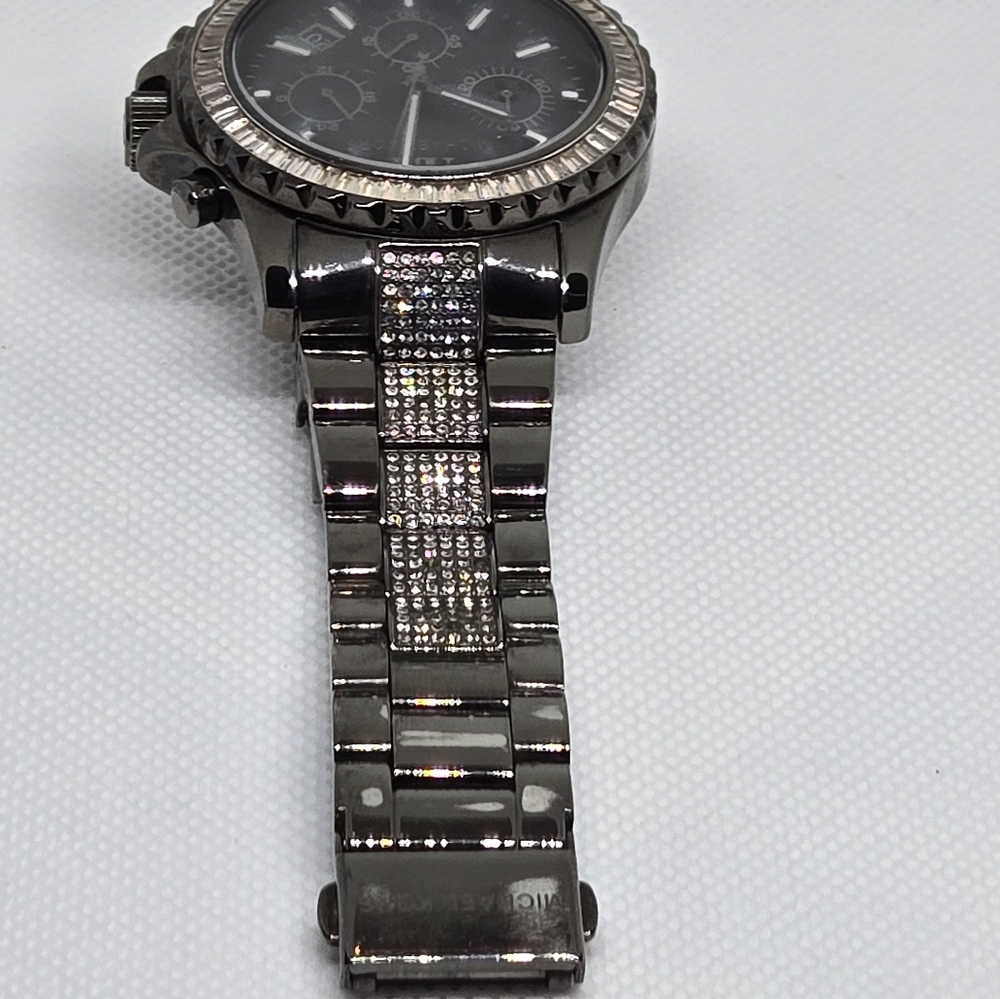 Michael Kors Everest Chronograph Watch - Picture 15 of 15